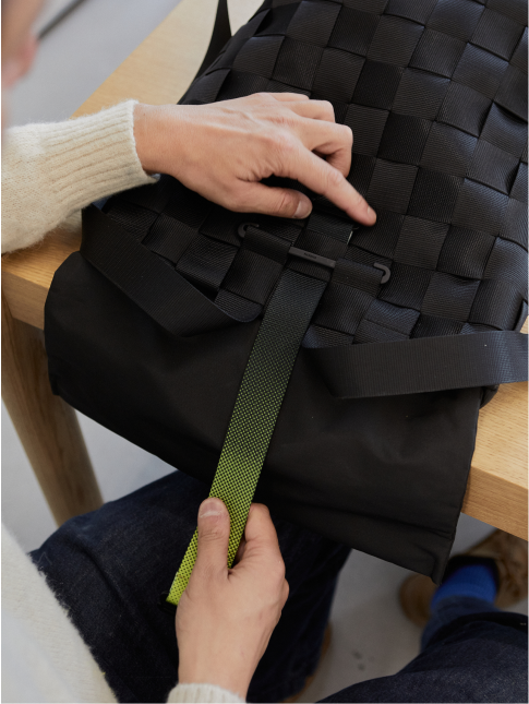 M511//WIDE WEB.CLOSING STRAP GRADIENT - oxygen green