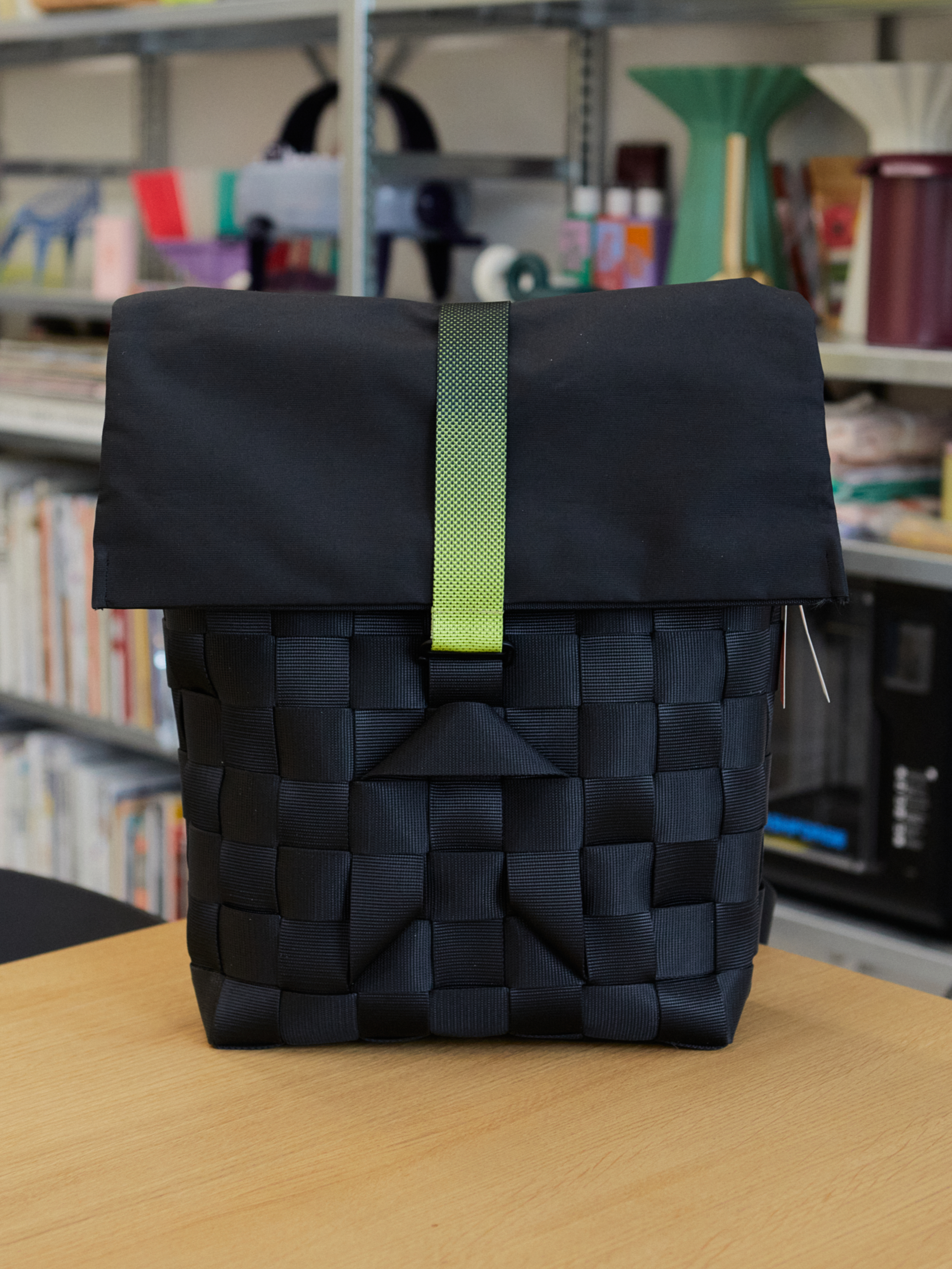 M511//WIDE WEB.CLOSING STRAP GRADIENT - oxygen green
