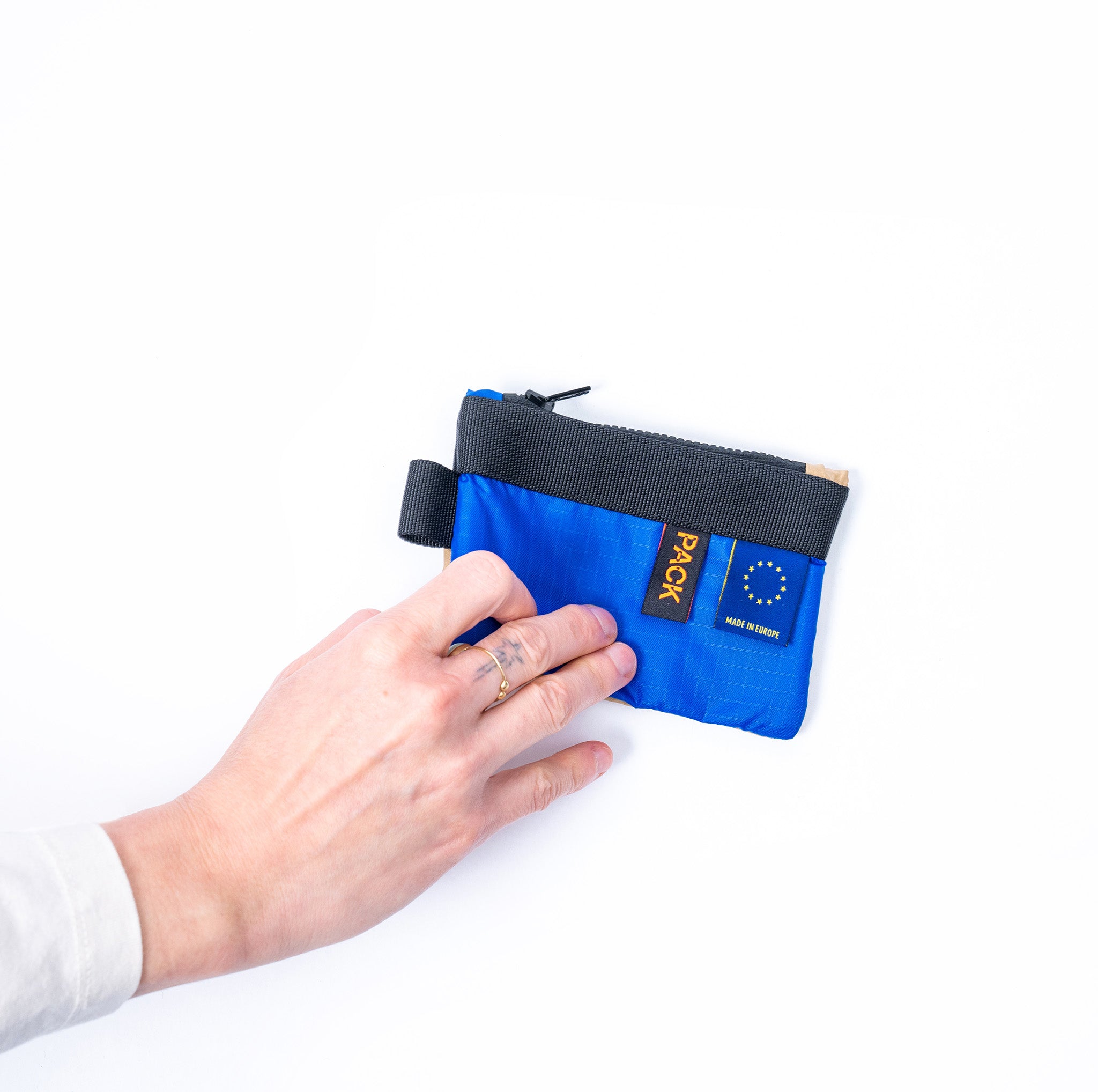 M601//ZIP.WALLET - europium blue