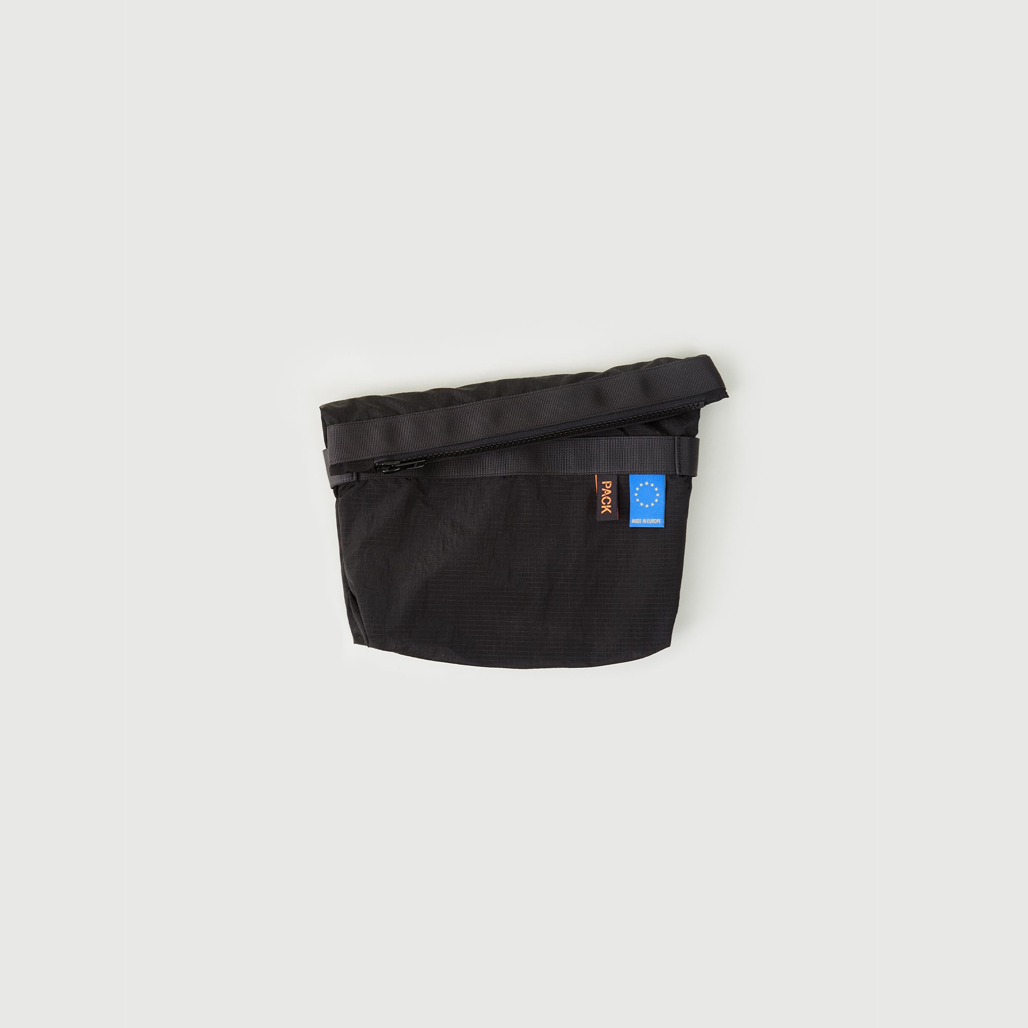 M101//ZIP.SMALL.POUCH - carbon black