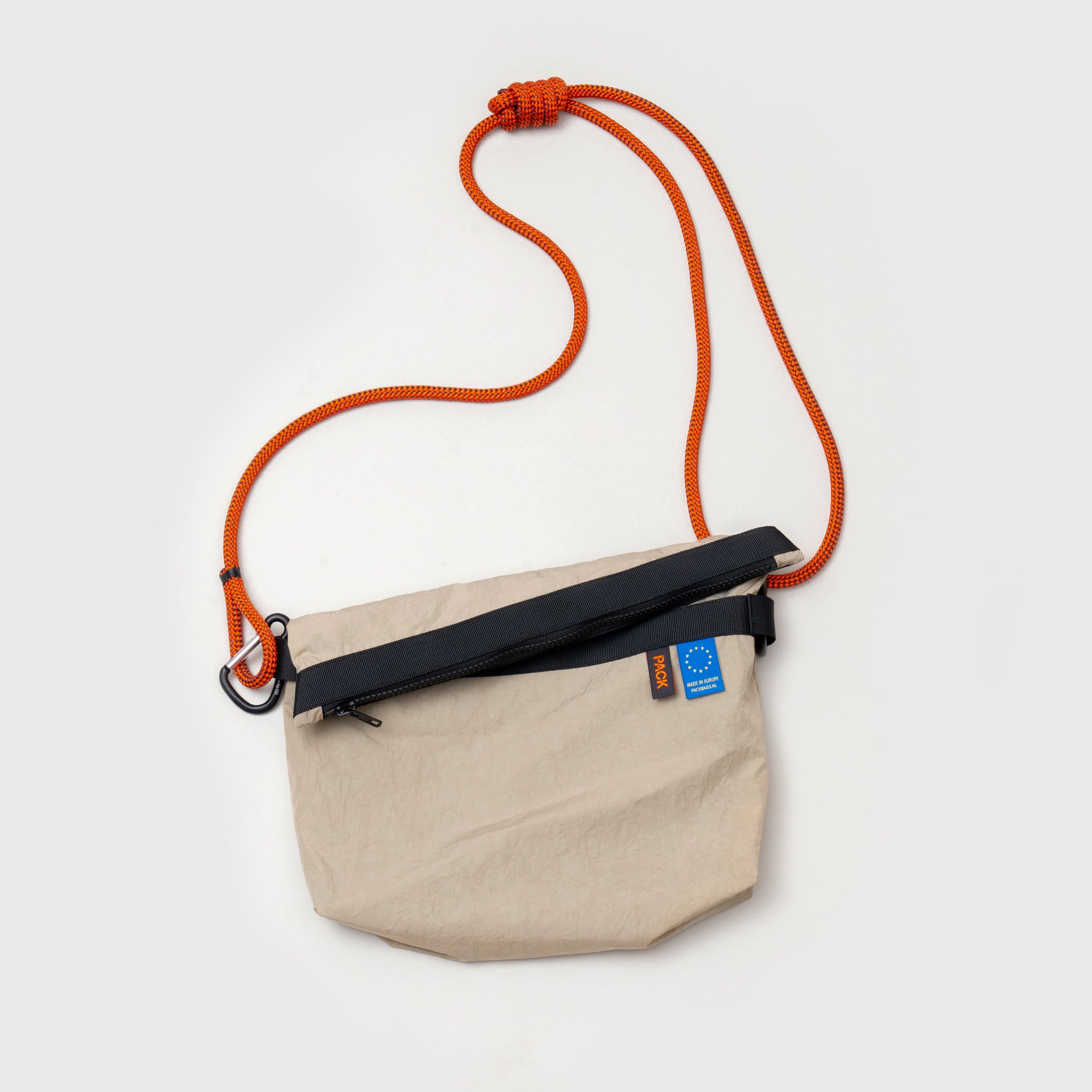 Medium Zip Sling · A103 · dune beige
