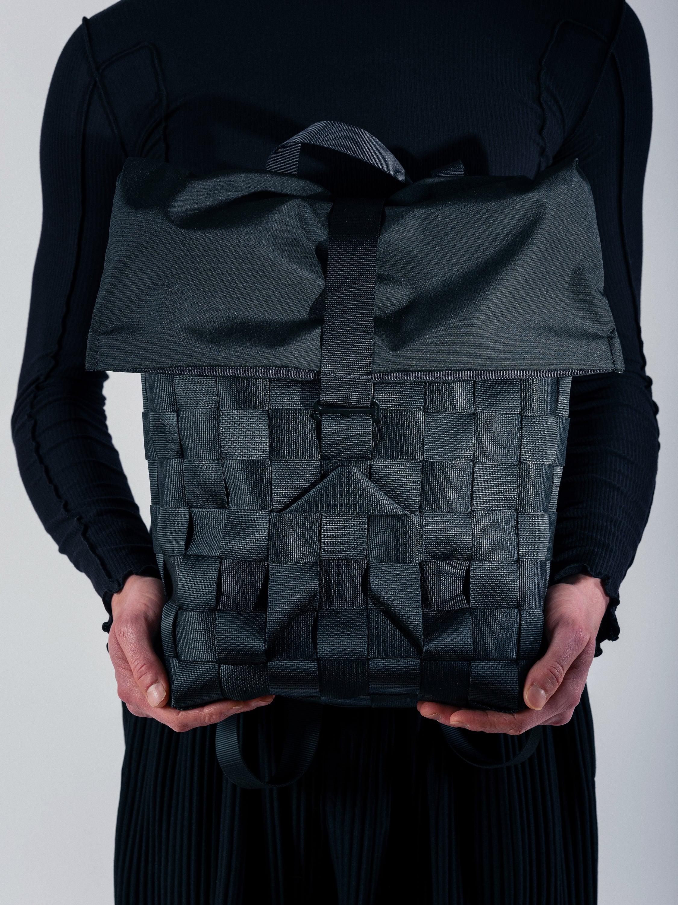 M510//WIDE WEB.SOLID CLOSING STRAP - lead black