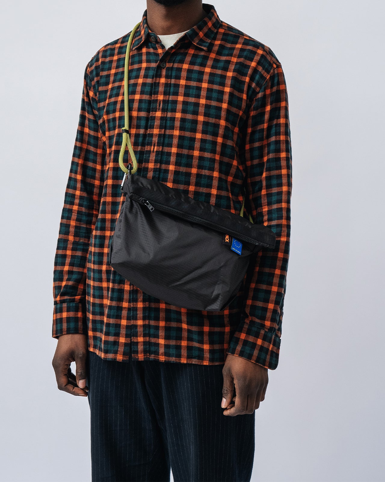 Medium Zip Sling · A103